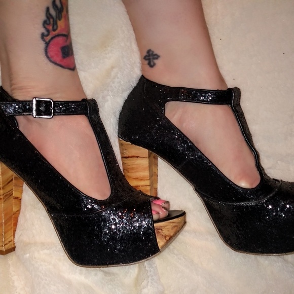 Shoe Dazzle Shoes - Shoe dazzle black glitter platform